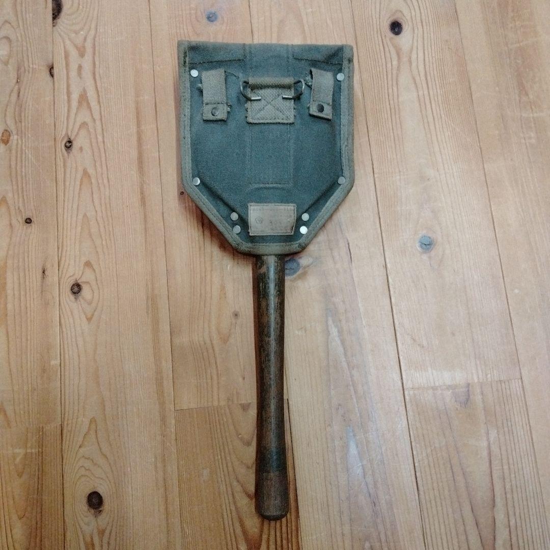 自衛隊の折りたたみ携帯シャベル
