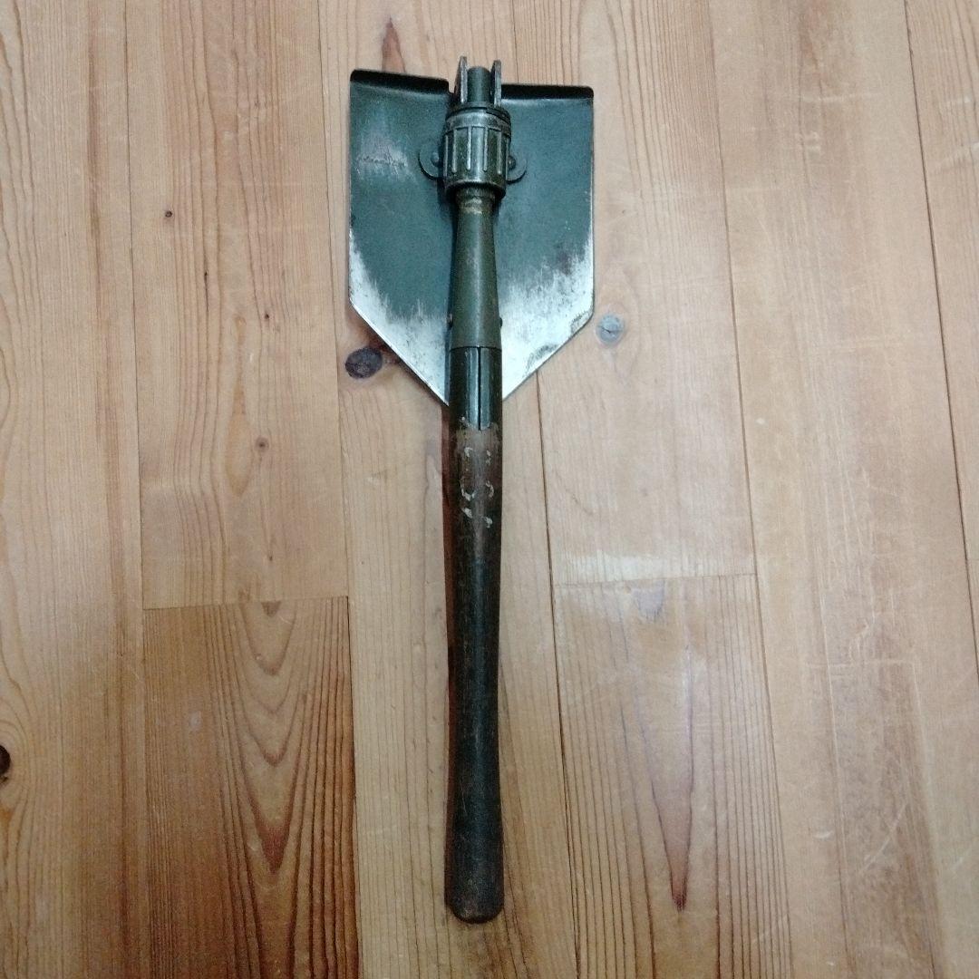自衛隊の折りたたみ携帯シャベル