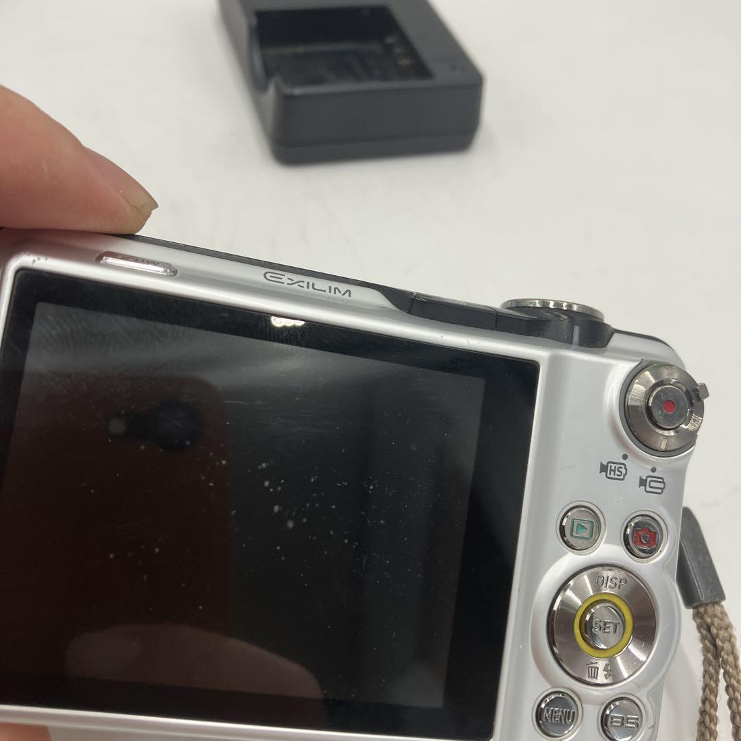 ★★CASIO EXILIM EX-FC100 デジタルカメラ　デジカメ
