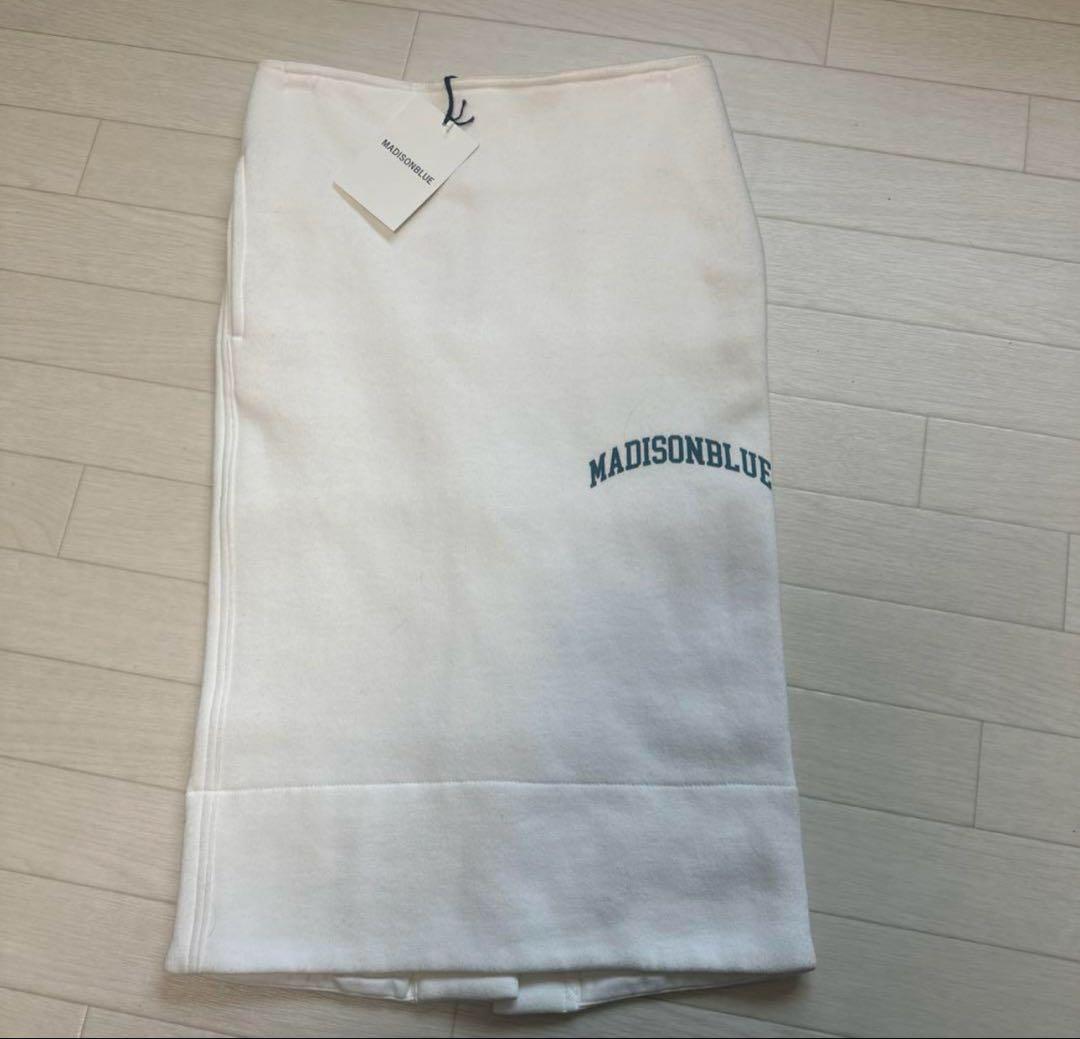 新品タグ付き　MADISONBLUE URAKE TIGHT SKART