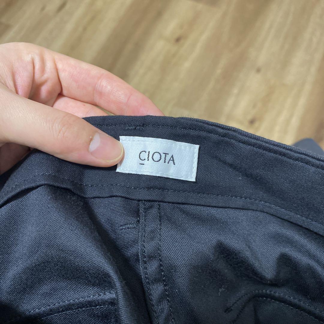 CIOTA(シオタ) スビンコットンバックサテンベイカーパンツ