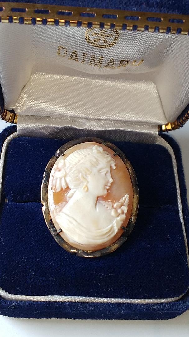 カメオ CAMEO ブローチ ヴィンテージ 美品 です（ケース付き）。