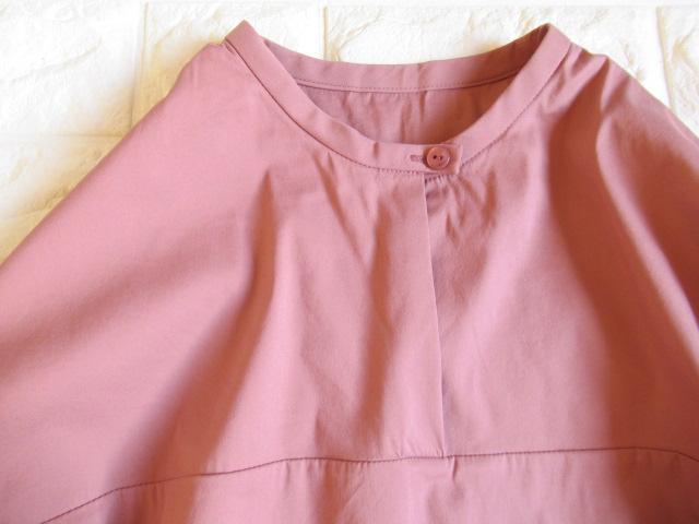 トゥモローランド 女っぷり 微光沢 ストレッチ バンドカラー ブラウス ピンク