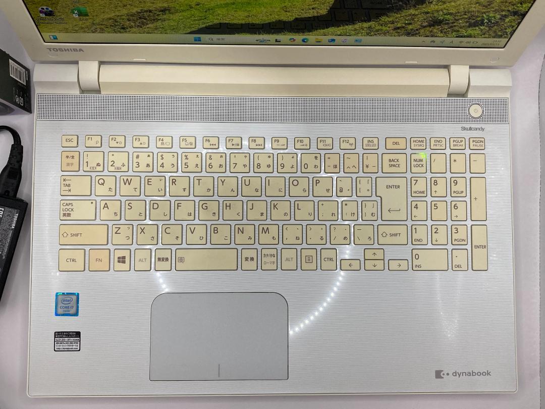 東芝 AZ55/TW 第6世代i7 メモリ16GB SSD256GB