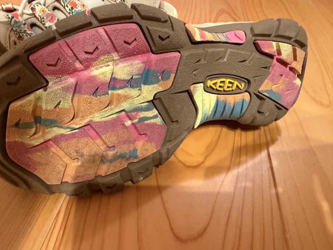 KEEN 花柄スポーツサンダル 23.5cm