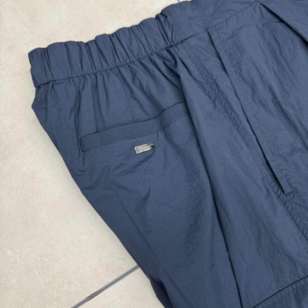 試着程度】ヘルノ 撥水 超軽量 ワッシャーナイロン カーゴパンツ