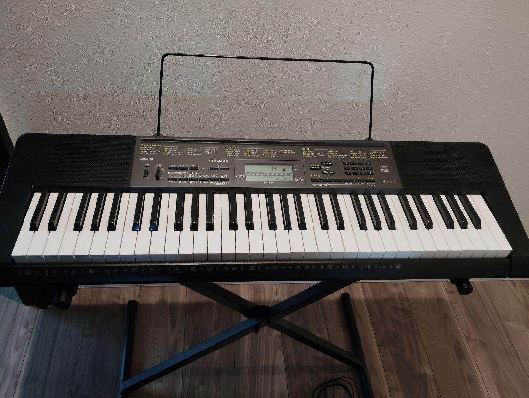 中古　入門用にCASIOカシオ キーボード 電子ピアノ CTK-2200 61鍵 Amazon.co.jp: カシオ 電子キーボード 61標準鍵 ベーシック