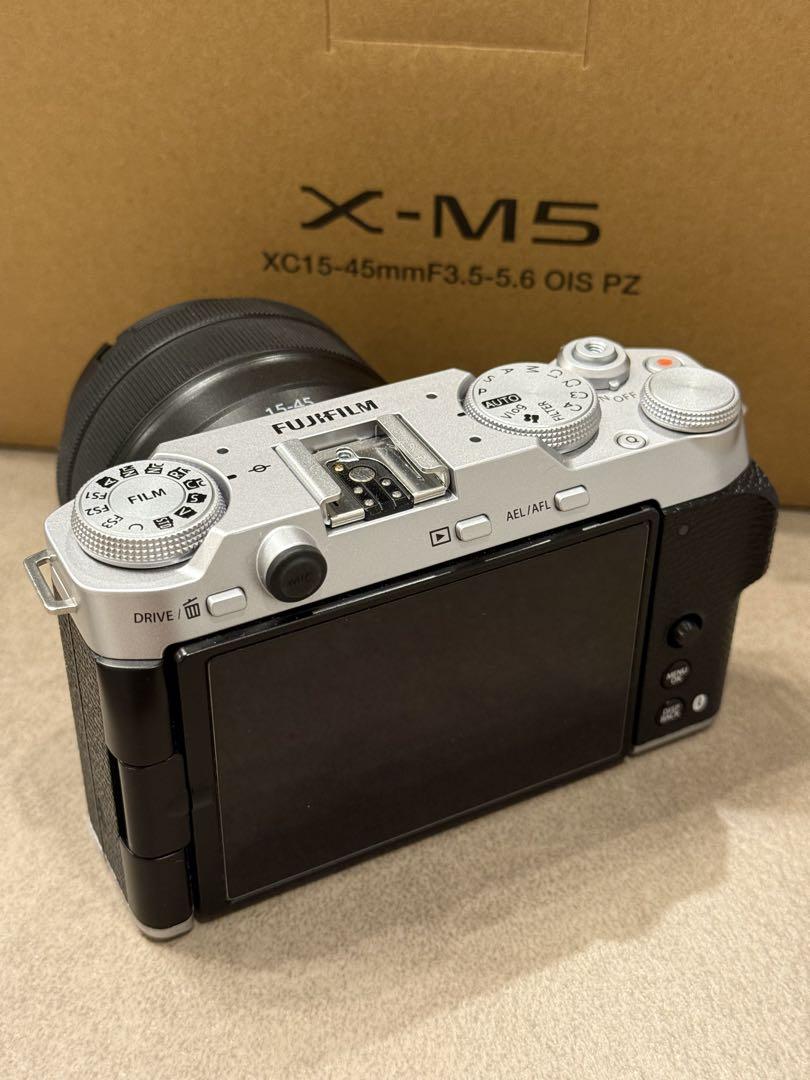 超美品 FUJIFILM X-M5 XC15-45mmレンズキット　シルバー