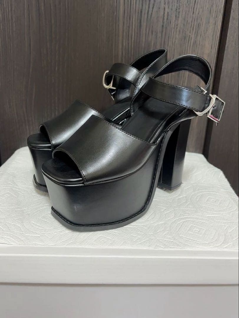 GYDA アンクルベルトチャンキーサンダル