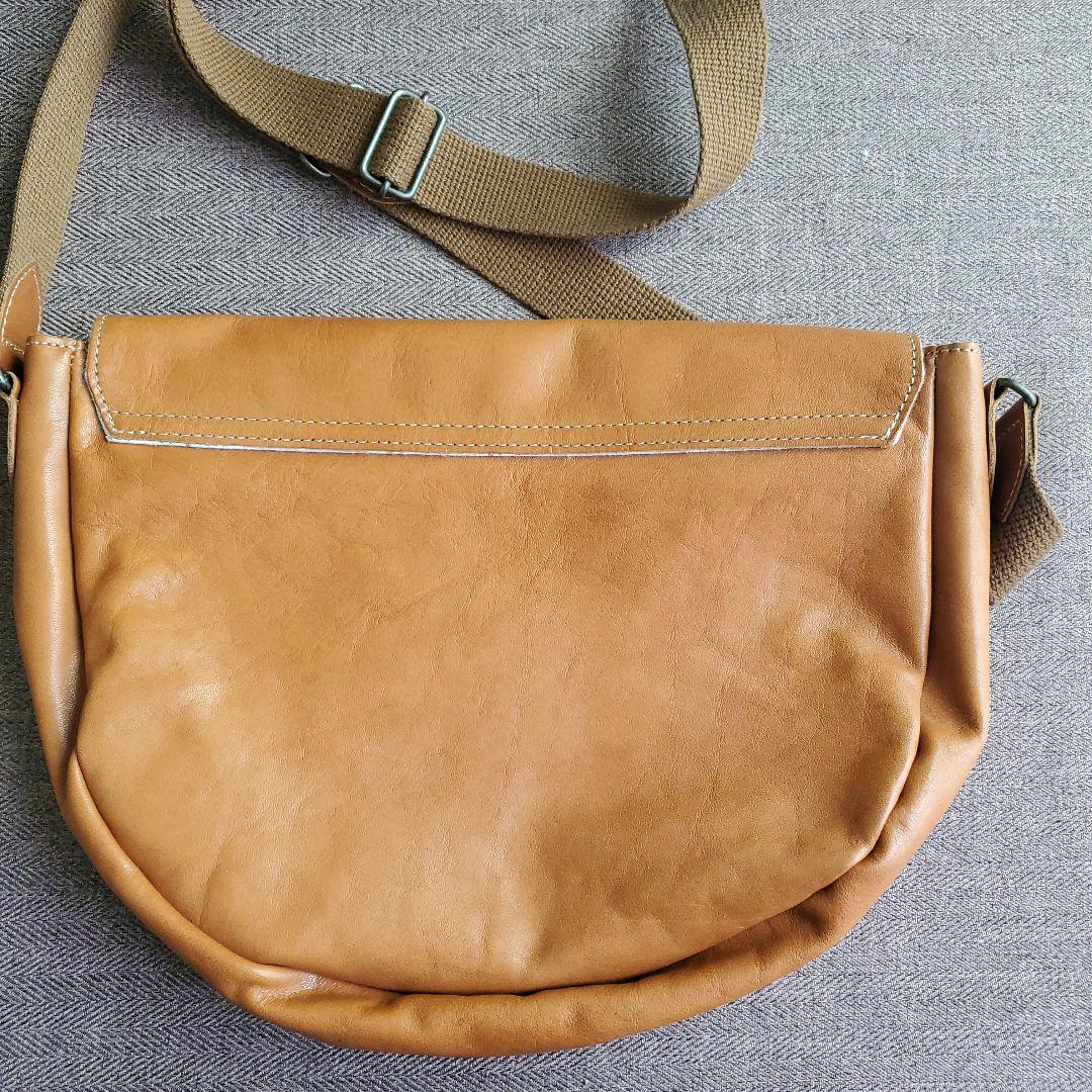 キャメル色のレザーショルダーバッグ☆フェリシモ☆職人シリーズ キャメル色のレザーショルダーバッグ☆フェリシモ☆職人シリーズ
