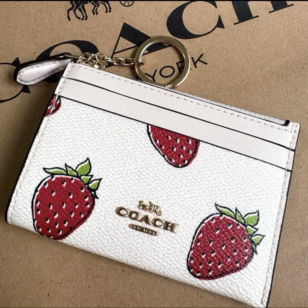 COACH イチゴ柄 カードケース - メルカリ