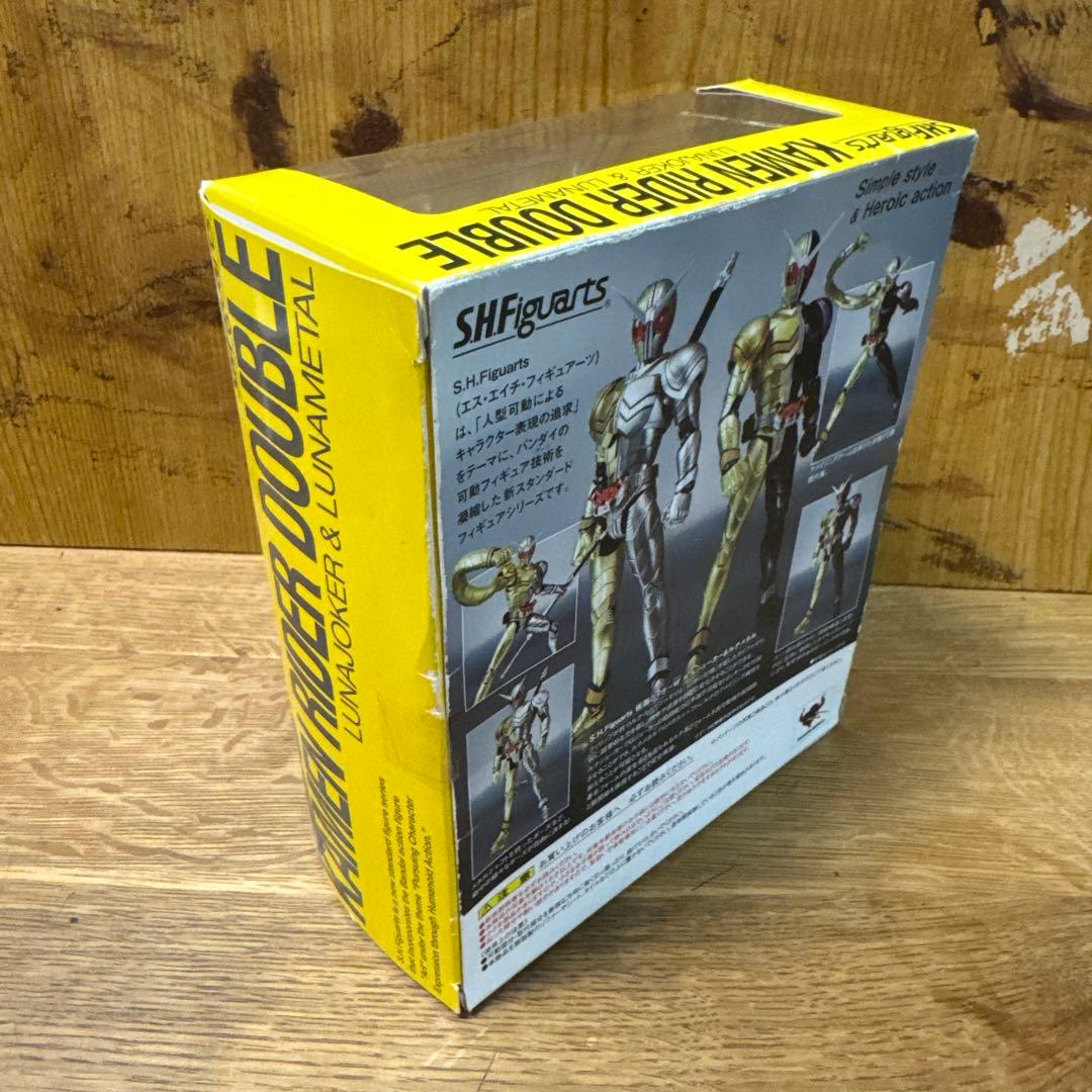 S.H.フィギュアーツ 仮面ライダーW ルナジョーカー＆ルナメタル 代行 仮面ライダーW ルナジョーカー&ルナメタル s.h.figuarts バンダイ