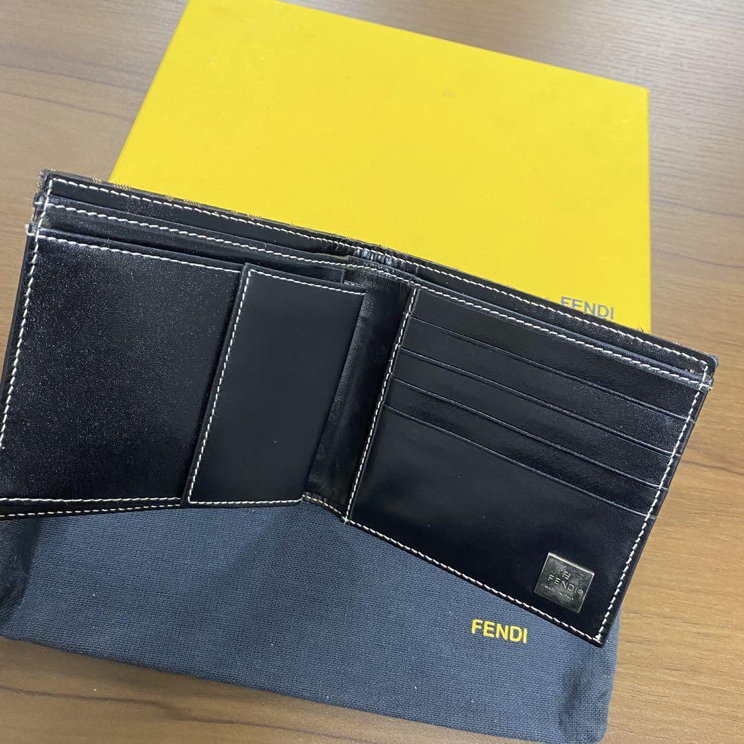 新品同様‼️フェンディ FENDI 財布 二つ折り 折り財布 ズッカ柄
