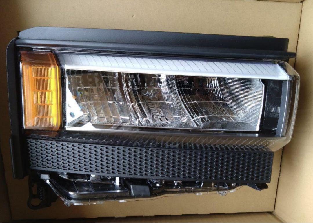 ランドクルーザー250 純正角目ヘッドライト LED 新車外し