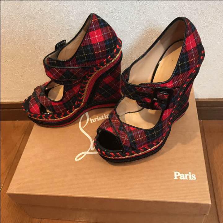 美品   クリスチャンルブタン ウェッジ