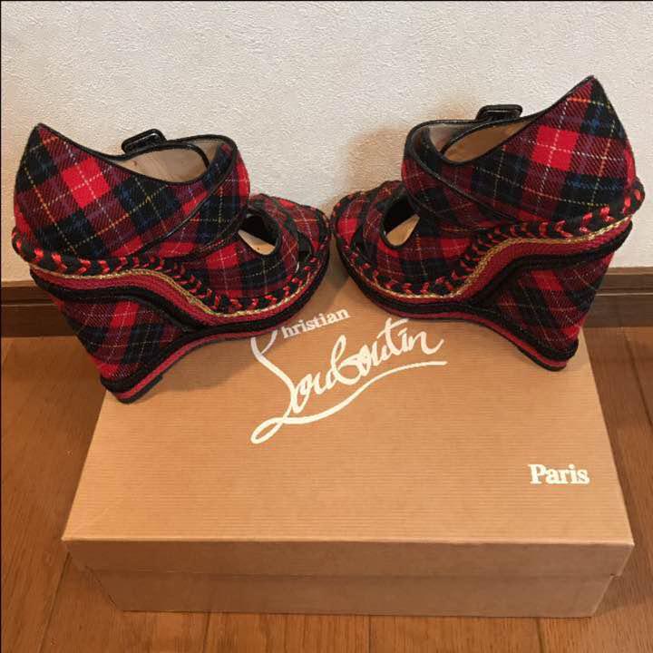 美品   クリスチャンルブタン ウェッジ