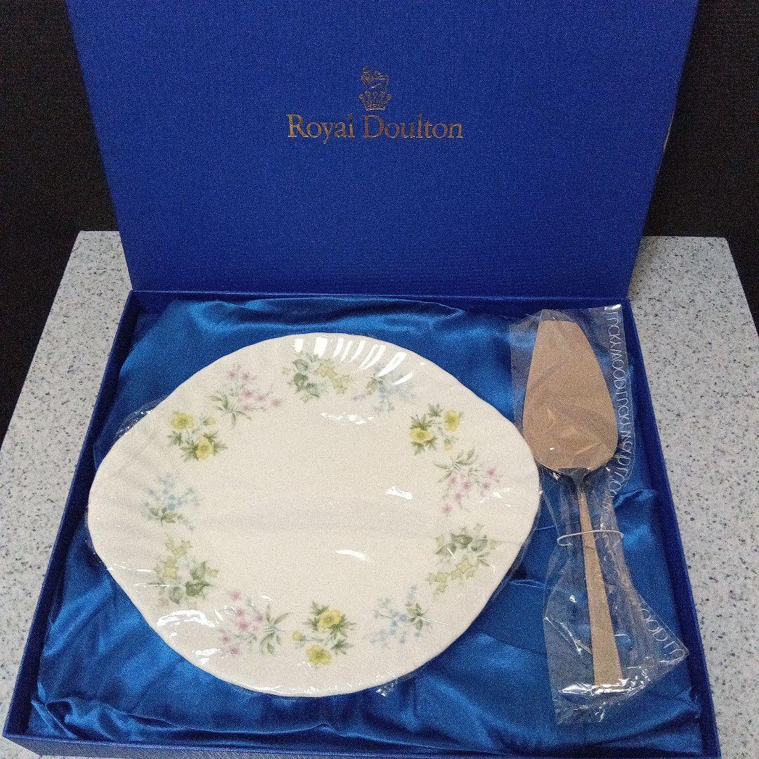 【美品·未使用】花柄ケーキ大皿＆ケーキサーバーセット　ロイヤルドルトン　耳付き皿