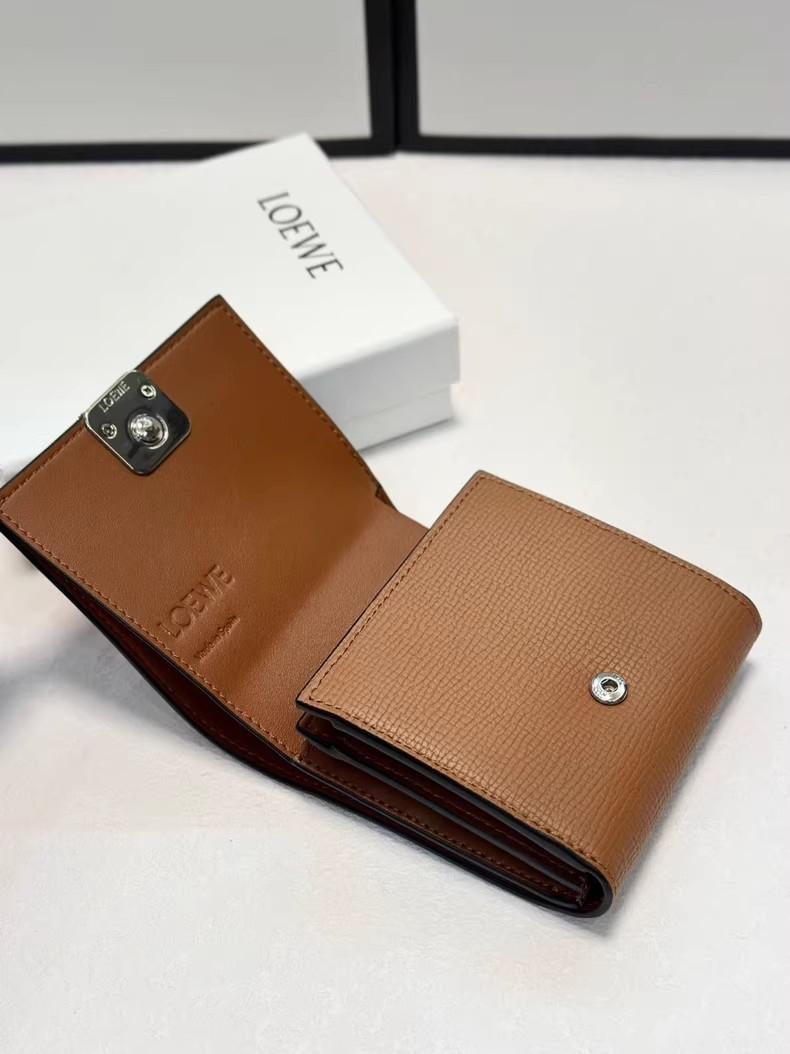 ロエベ トリプルフォールド アースイエロー レザー 財布