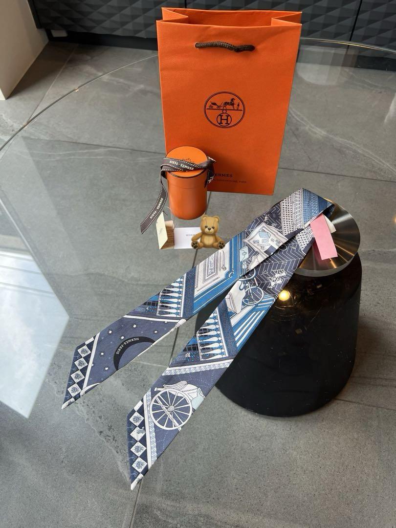 2023年春夏 HERMES エルメス スカーフ ツイリー オブジェドゥキュリオジテ Objets de Curiosite  グリスブルーエット/ミール シルク100％ 新品未使用