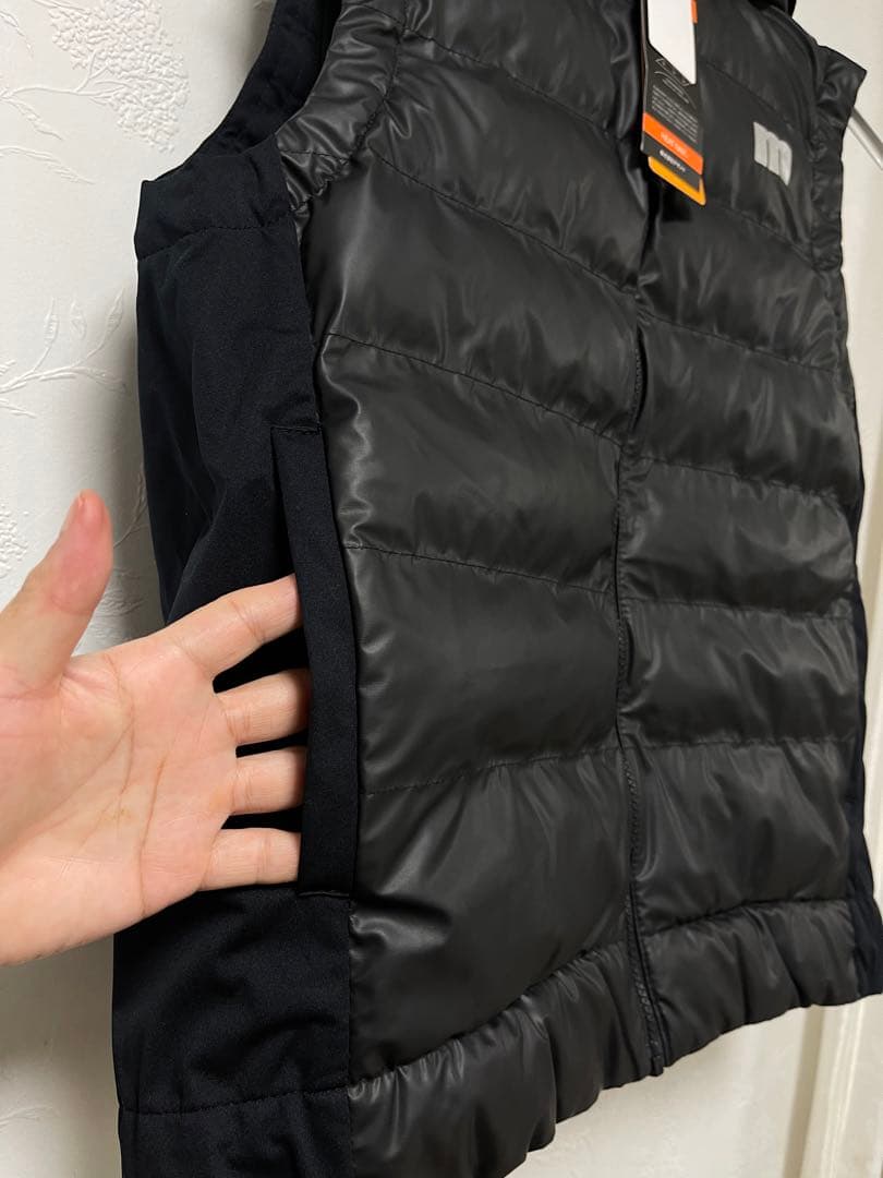 マンシングウエア 光を熱に変える ヒートナビ +5℃ ベスト 定価38500円 マンシングウエア 光を熱に変える ヒートナビ +5℃ ベスト 定価38500円