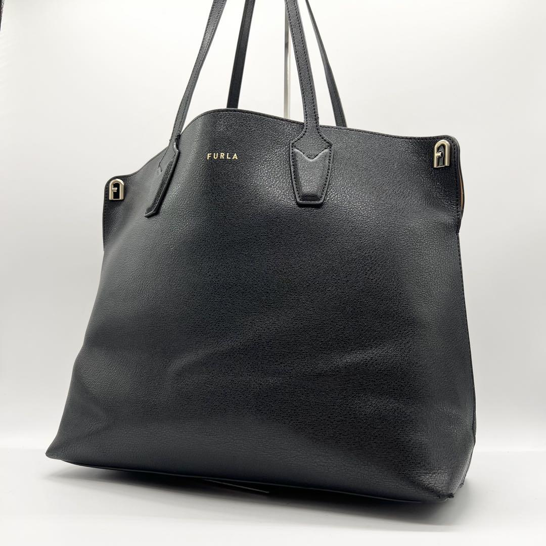 美品✨フルラ　トートバッグ　パラディソ　レザー　ブラック　A4可　肩掛け可