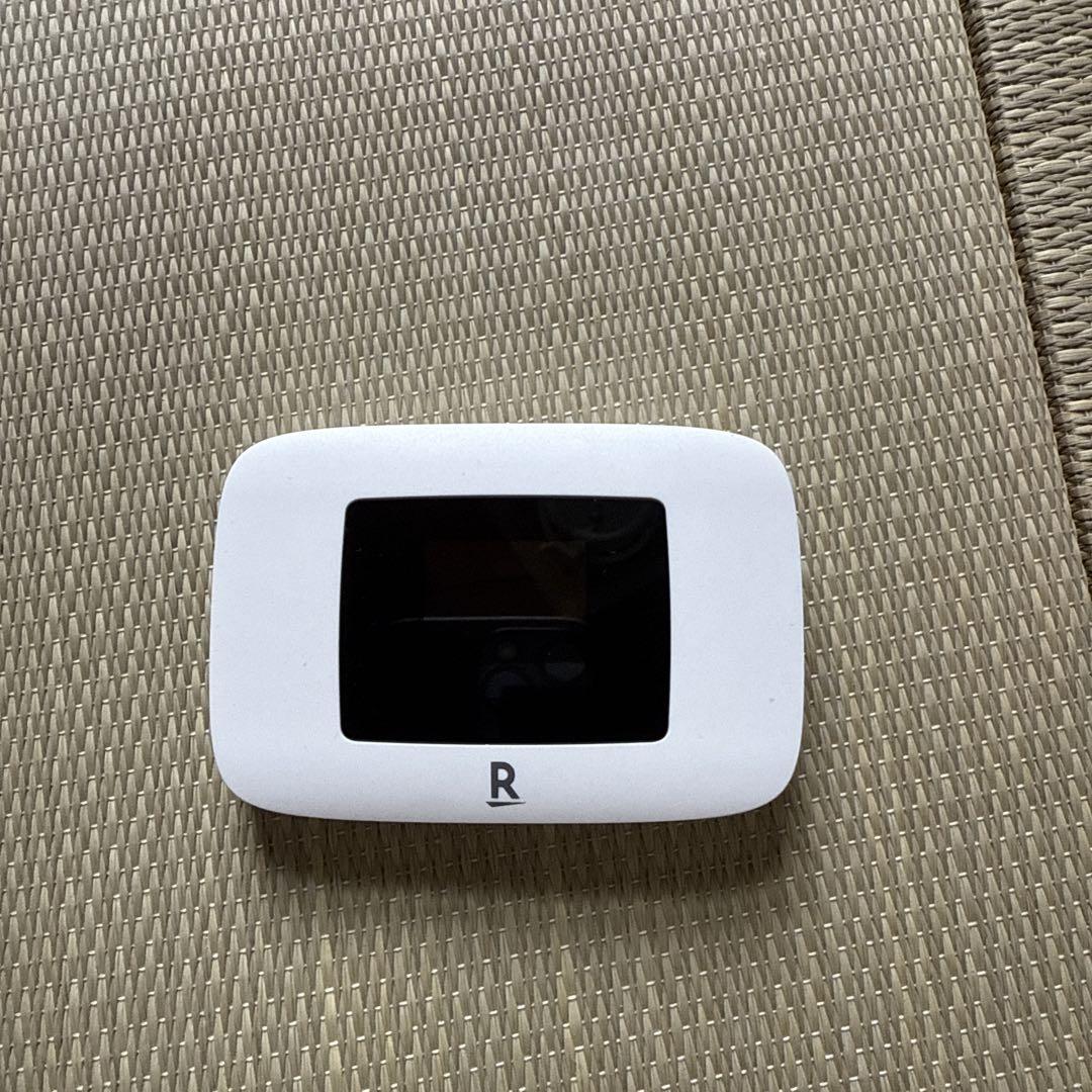 Rakuten WiFi Pocket Platinum 本体 - メルカリ