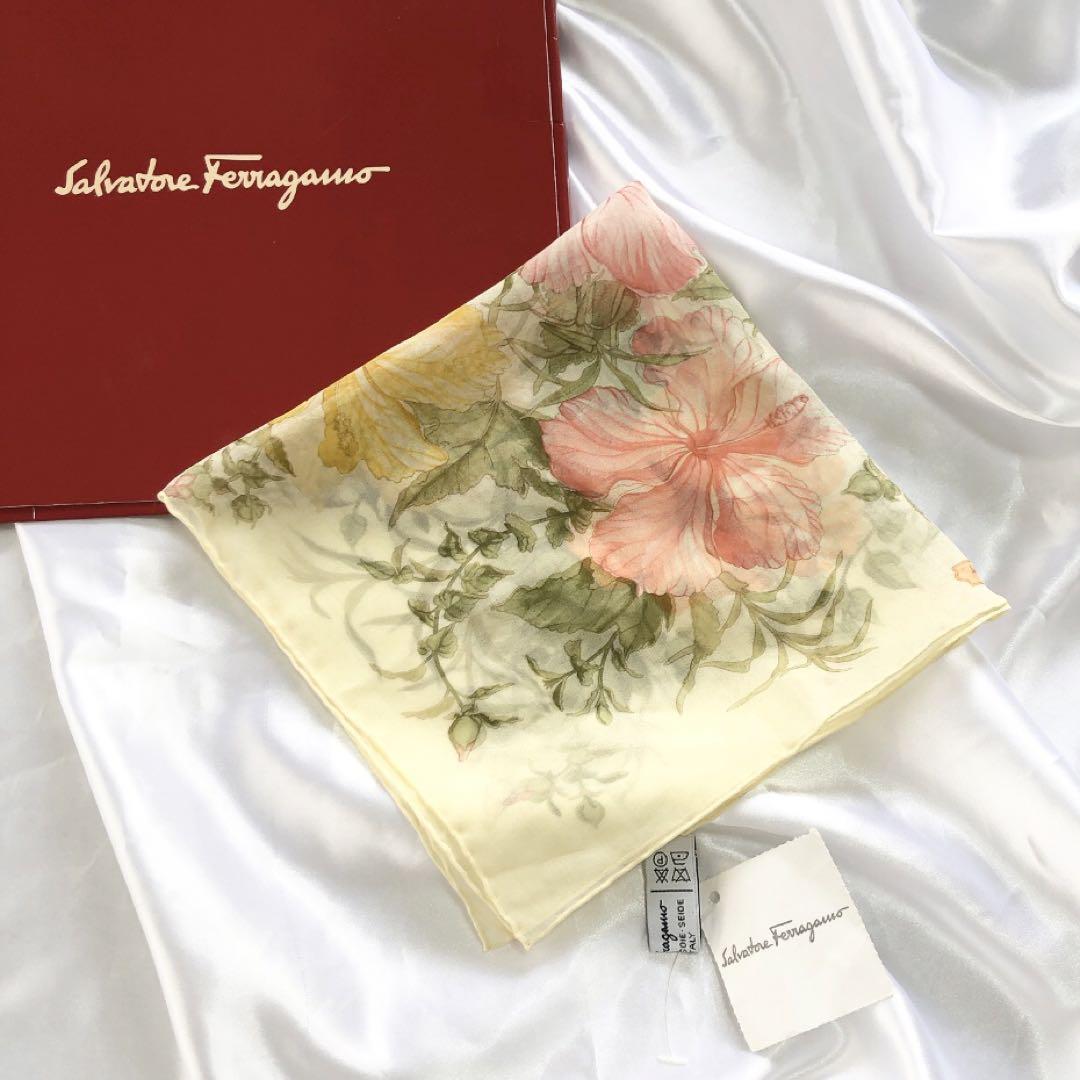 【未使用】Ferragamo フェラガモ シルク100% 花柄スカーフ シフォン