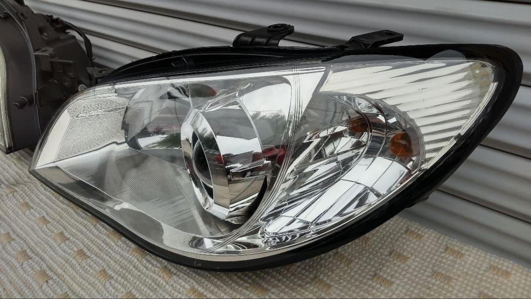 ヘッドライト 左右やや傷や汚れあり