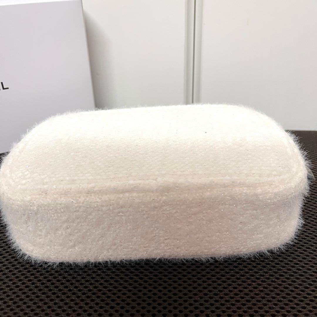 新品・未使用！正規品！♡CHANEL♡2024クリスマスコフレ　ポーチのみ