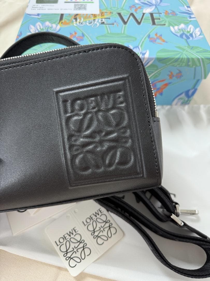 LOEWE ブラックレザー ショルダーバッグ LOEWE ブラックレザー ショルダーバッグ