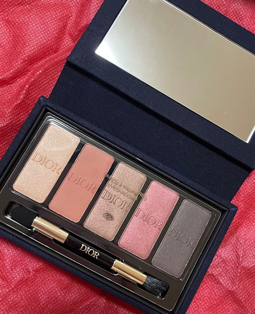 新品︎Dior クリスマス限定 アイシャドウパレット 新品未使用、未開封Diorクリスマス限定マルチユースパレット 楽天