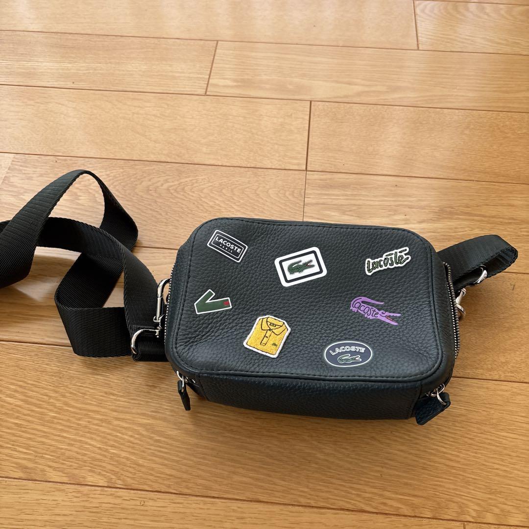 LACOSTE ブラックショルダーバッグ