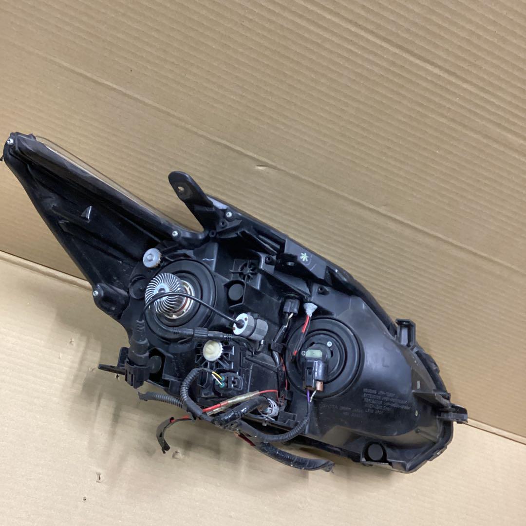 ZVW30 プリウス 純正加工品　左右ヘッドライトセット KOITO47-29