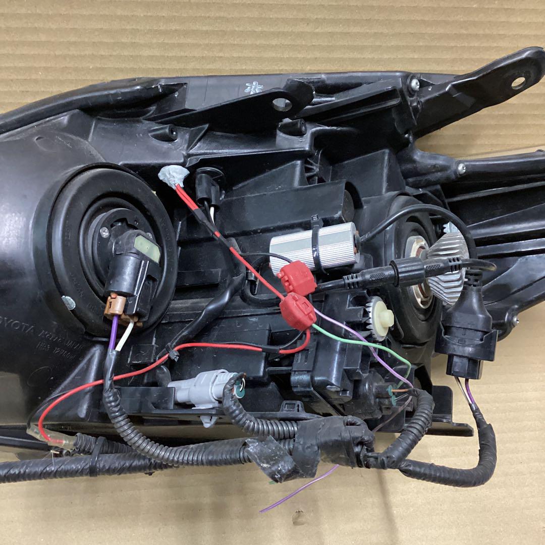 ZVW30 プリウス 純正加工品　左右ヘッドライトセット KOITO47-29