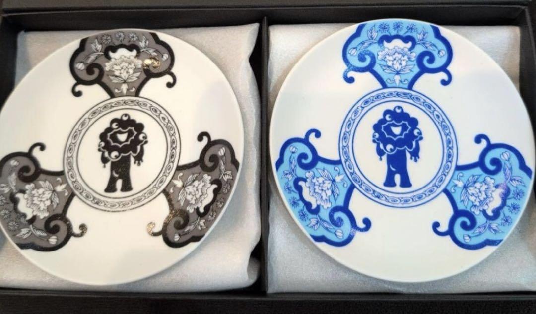 万博限定　ミャクミャクコラボ　有田焼小皿　２枚セット 万博限定 ミャクミャクコラボ 有田焼小皿 2枚セット - メルカリ