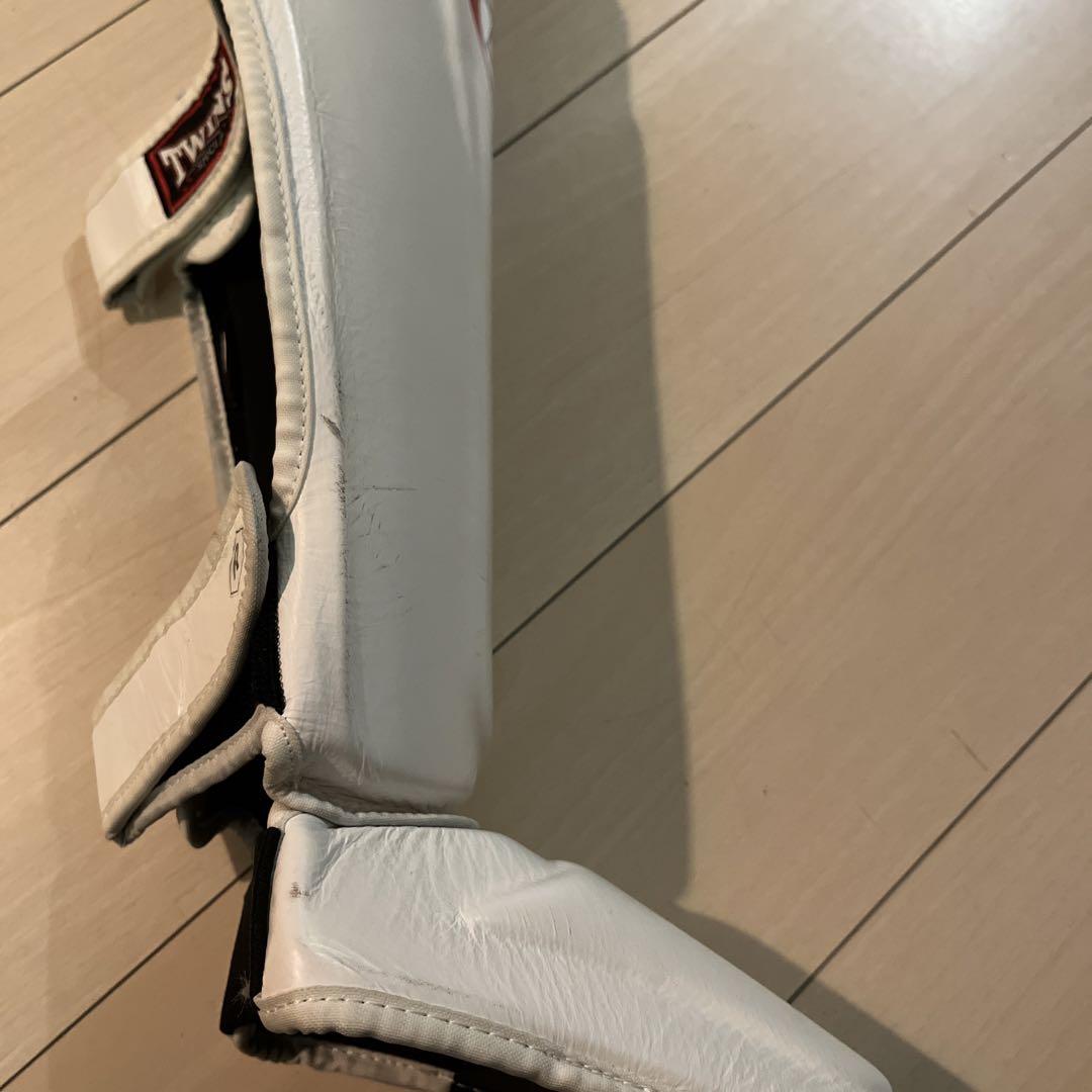 TWINS ツインズ グローブ　白　レガース　マジックテープ式