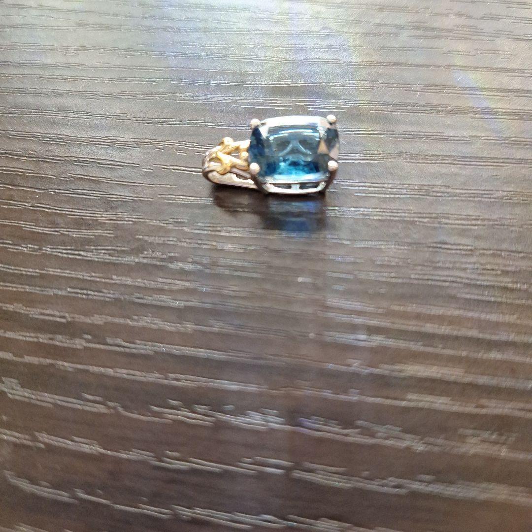 ロンドンブルートパーズチャーム