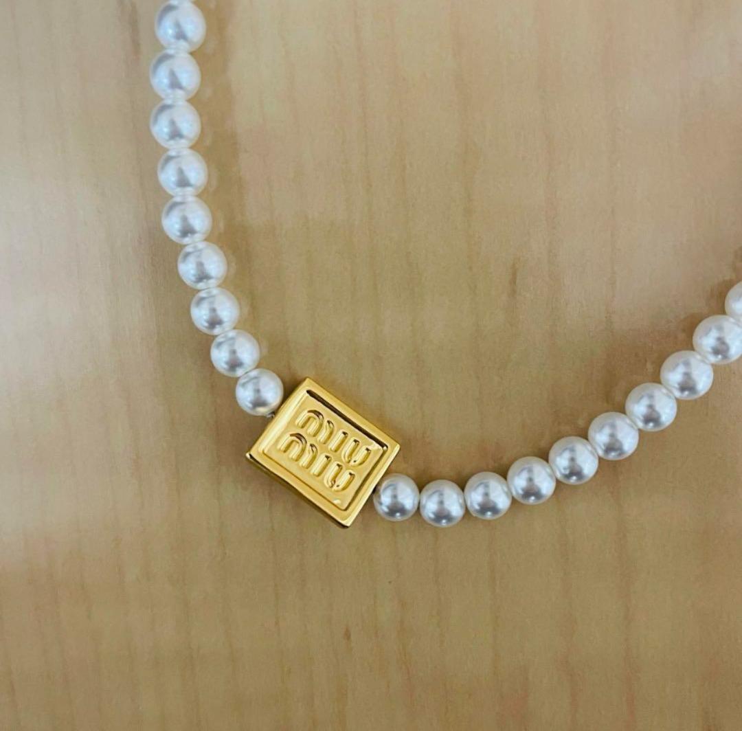 miu miu パールネックレス レイヤードスタイルも《Miu Miu》パールレザーネックレス