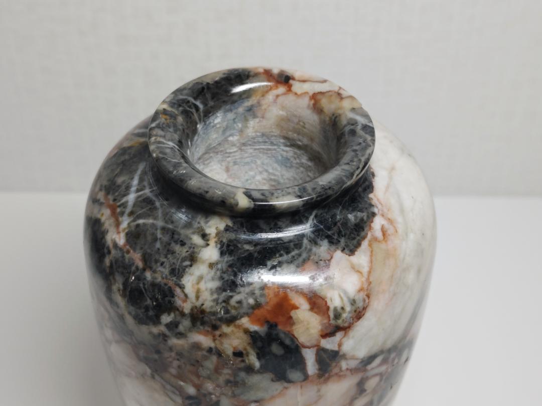 J-57 大理石 1.7kg 花瓶 美術品 鑑賞石 自然石 誕生石 鉱石 鉱物