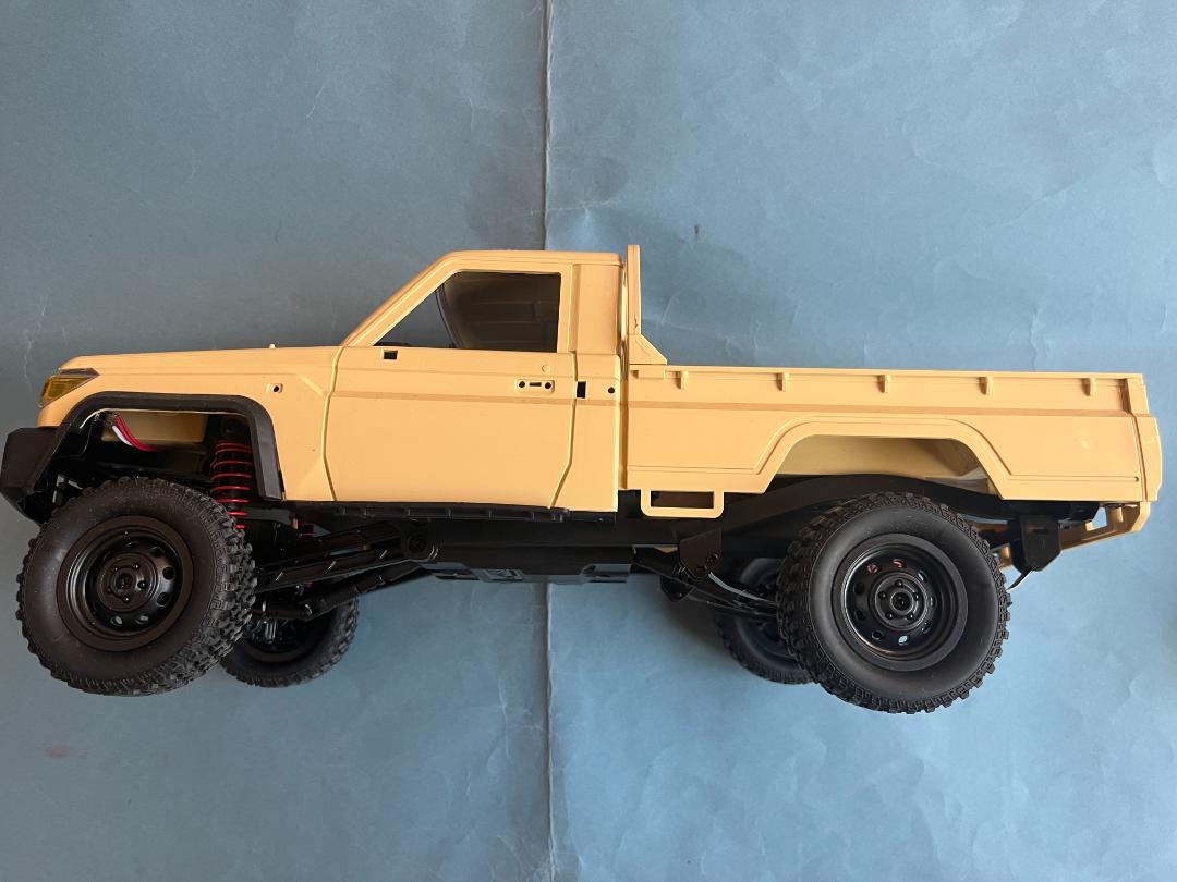ラジコンカー トヨタ ランドクルーザー 4WD　RC