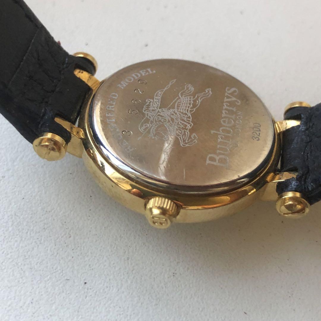 美品 BURBERRY ローマン ラウンド ゴールド レディース腕時計 1092 美品 BURBERRY ラウンド ローマン ゴールド レディース腕時計