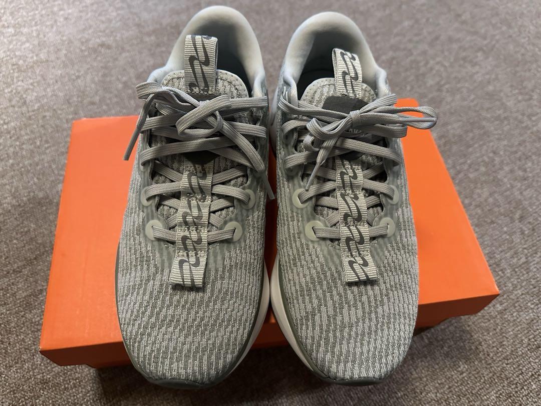 NIKE ナイキ　モティバ　MOTIVA 24.5 スニーカー