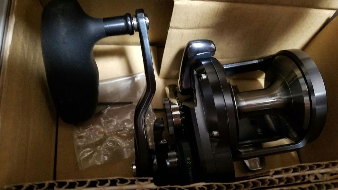 【新品未使用】シマノ19 オシアジガー Fカスタム 3000HG 【新品未使用】シマノ19 オシアジガー Fカスタム 3000HG