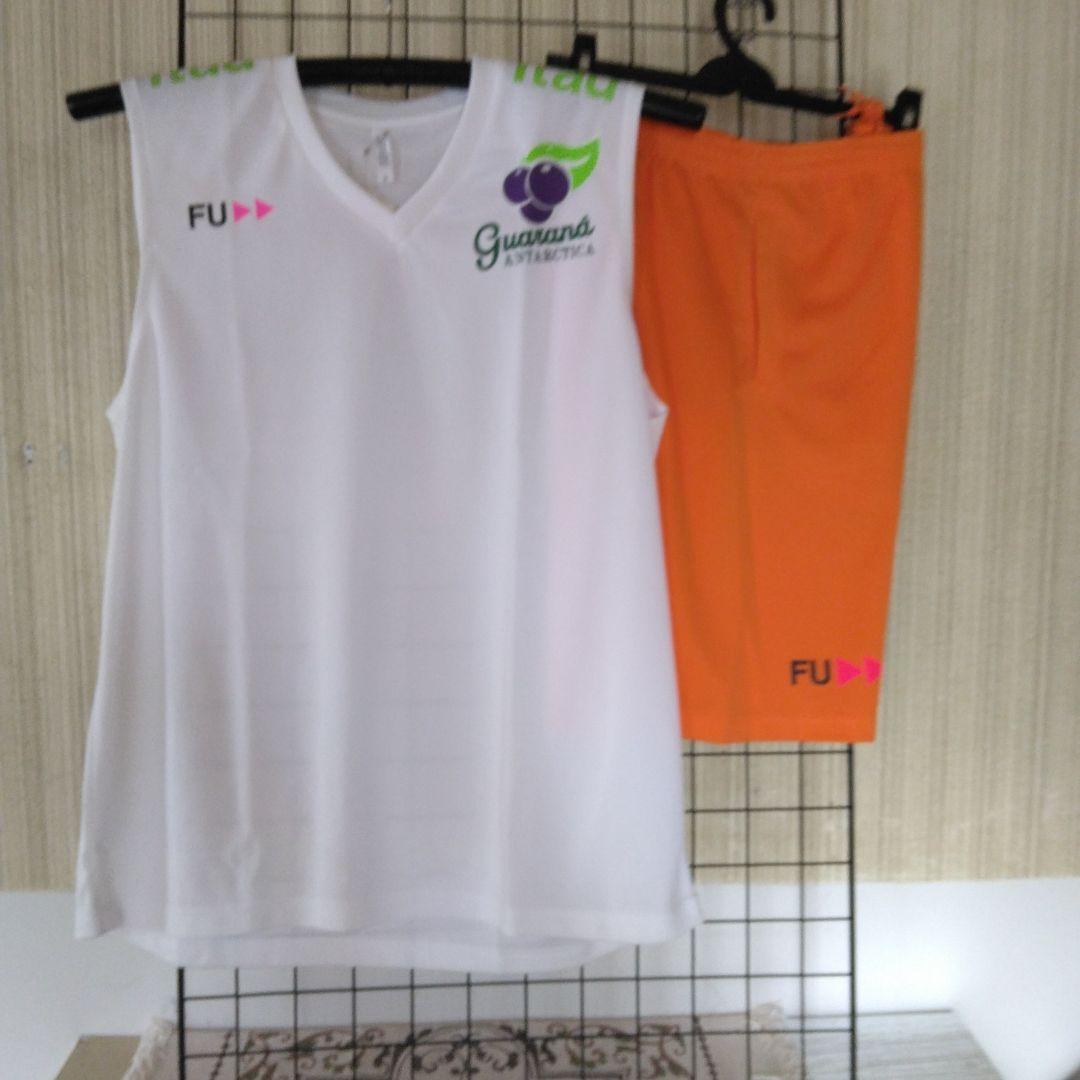 Guarana Antarctica Vネックシャツとパンツセット