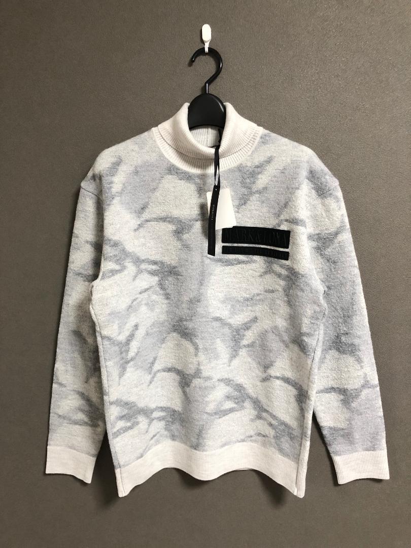 新品 MARK&LONA ワッペン ロゴ 迷彩 タートルネック ニット