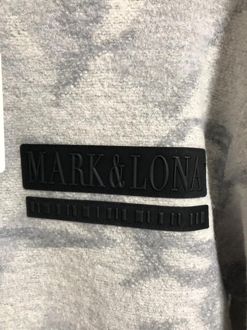 新品 MARK&LONA ワッペン ロゴ 迷彩 タートルネック ニット