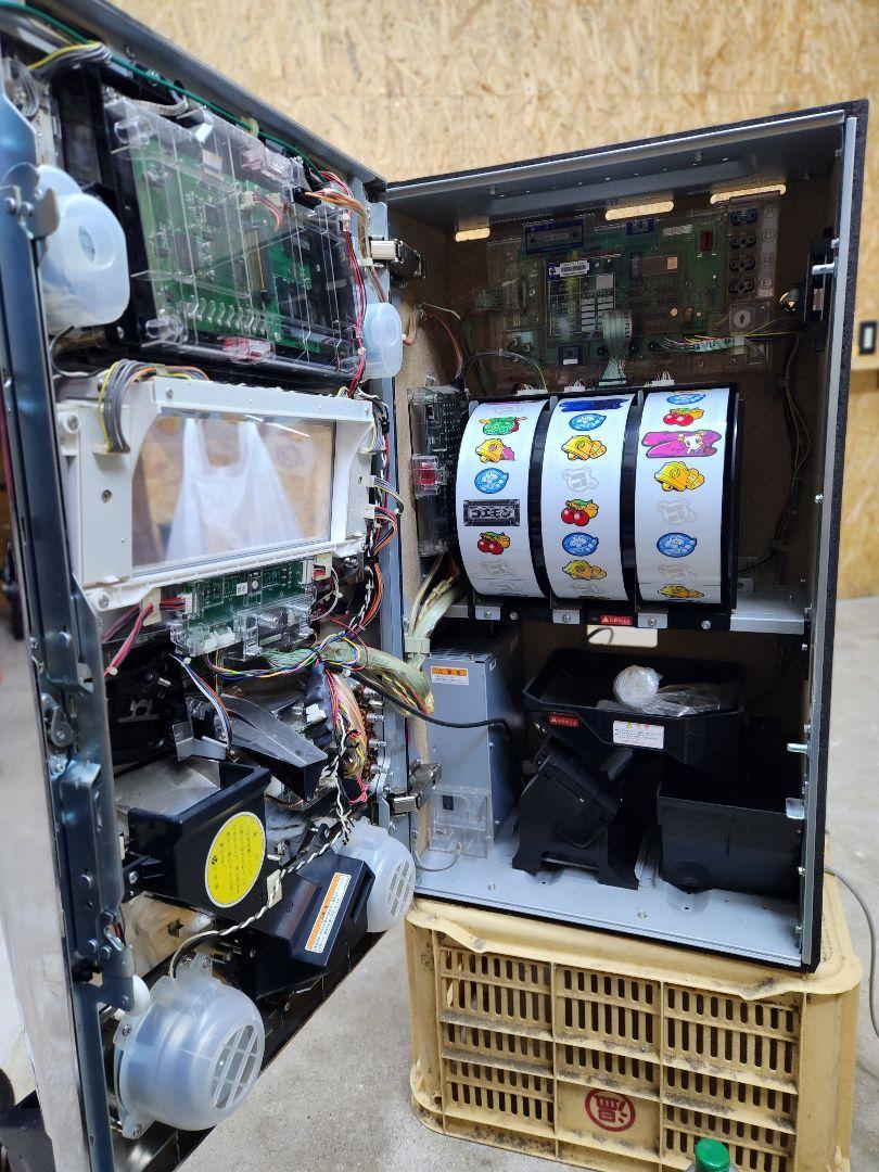 【実動】パチスロがんばれゴエモン　コイン不要機　メダル付　送料込み