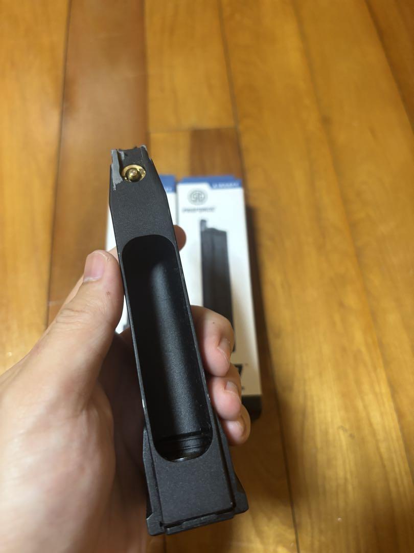 SIG PROFORCE M17 CO2ガスマガジン　2本セット　1本未使用