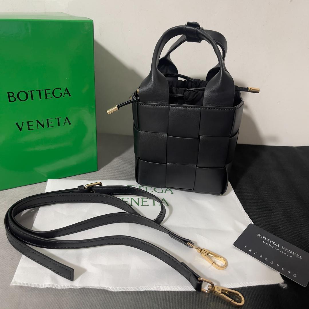 Bottega Veneta ブラック かごバッグ ショルダーバッグ