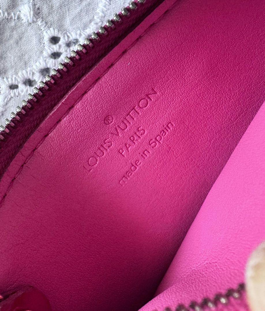 Louis Vuitton ピンク レザー キーケース